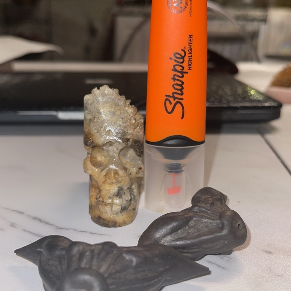 Quartz Skull Hand-Carved - Picture 8 of 9
